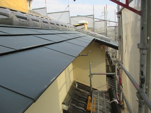 稲美町で樋交換に伴い旧雨樋を撤去